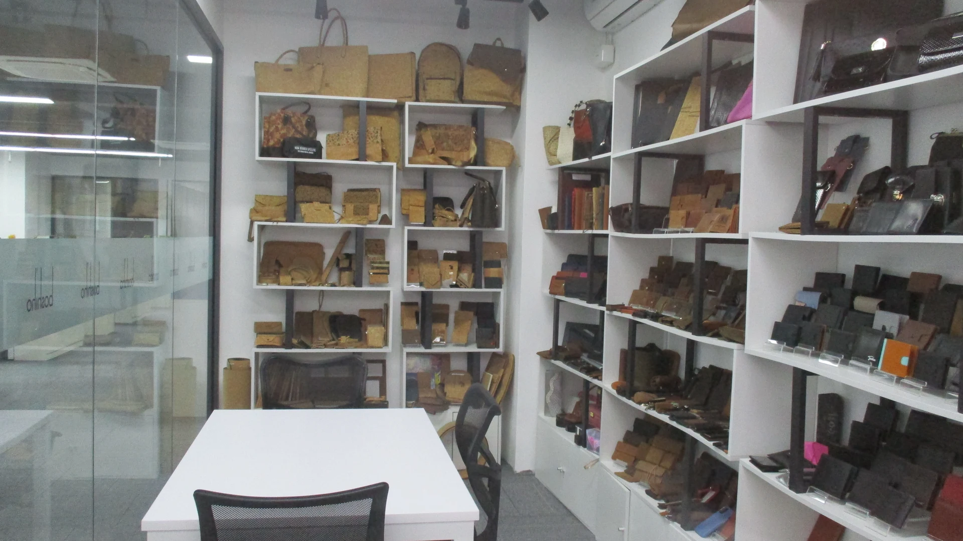 BOSHIHO leather goods showroom